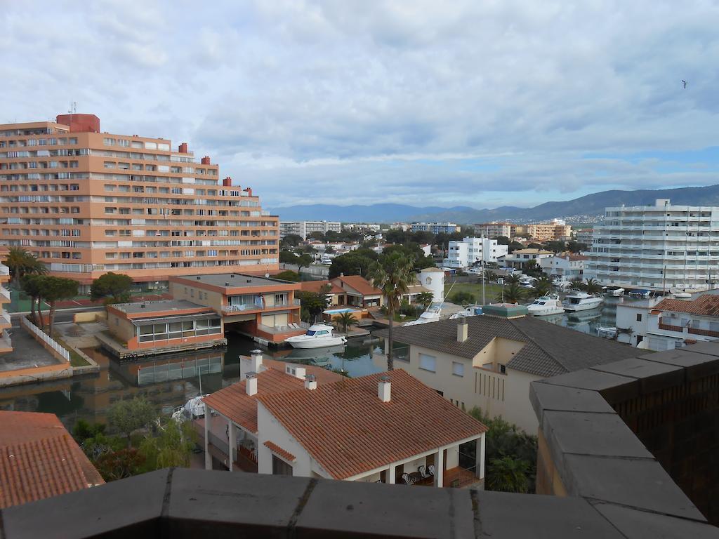 Hotel Marbella Roses Exteriér fotografie